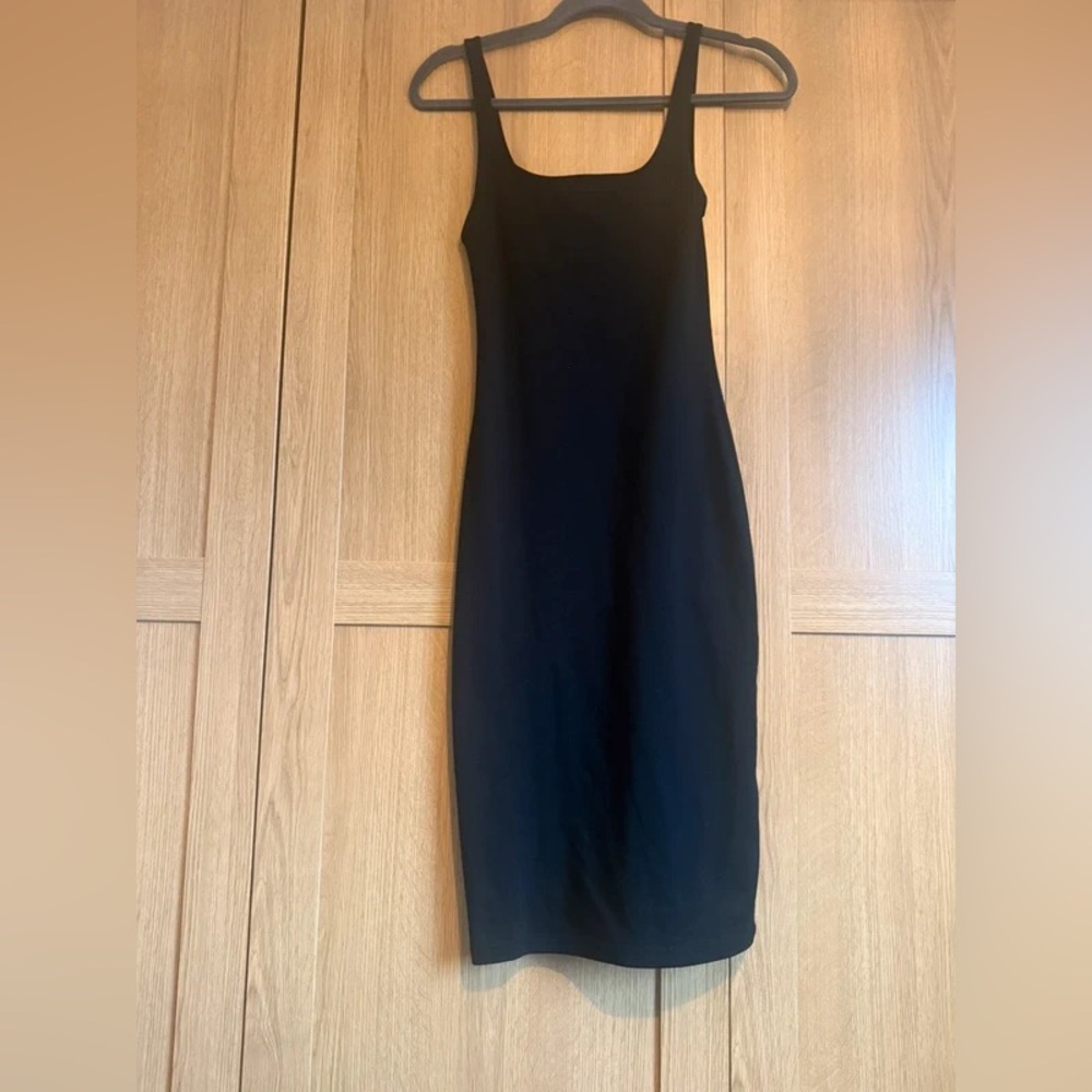 Elegant Black Sleeveless Dress